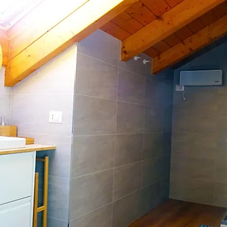 Adda River Tower בית הארחה 3*